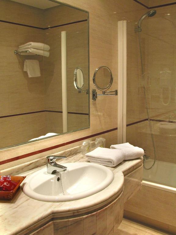 Hotel Manolo Mayo Los Palacios Y Villafranca Room photo